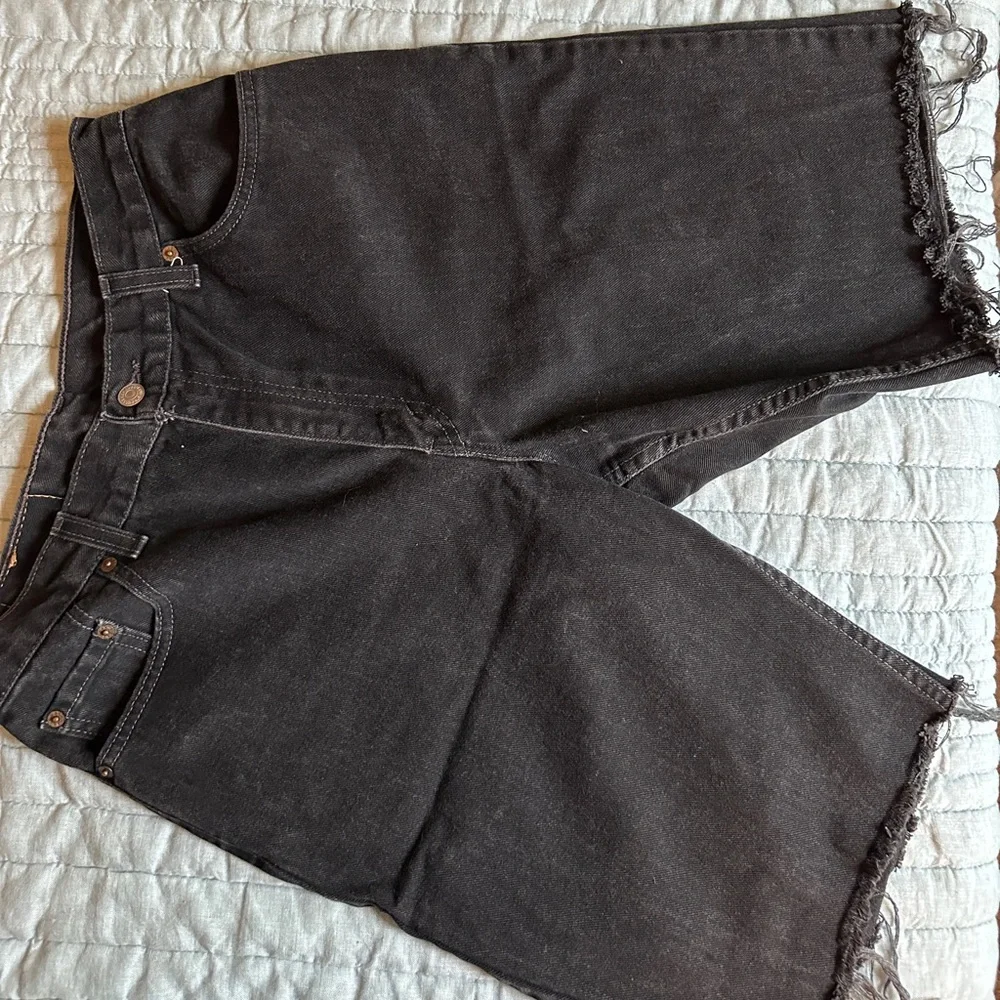 Vintage Levi’s 550 Cut Off Bermuda Shorts - Picture 2 of 4